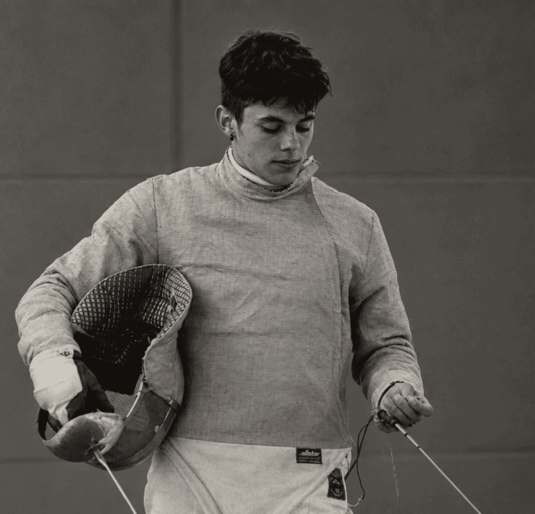 Adrián Román, entrenador d’esgrima del Club SH Manresa